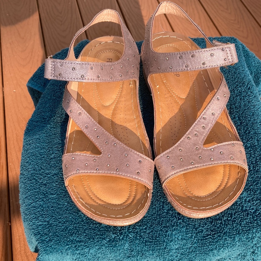 Women's Taupe Sandals SZ 8W nwot